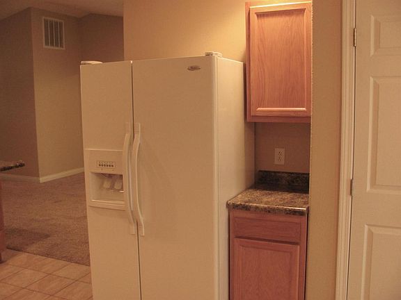 5th image of 108 S Carbon St APT C