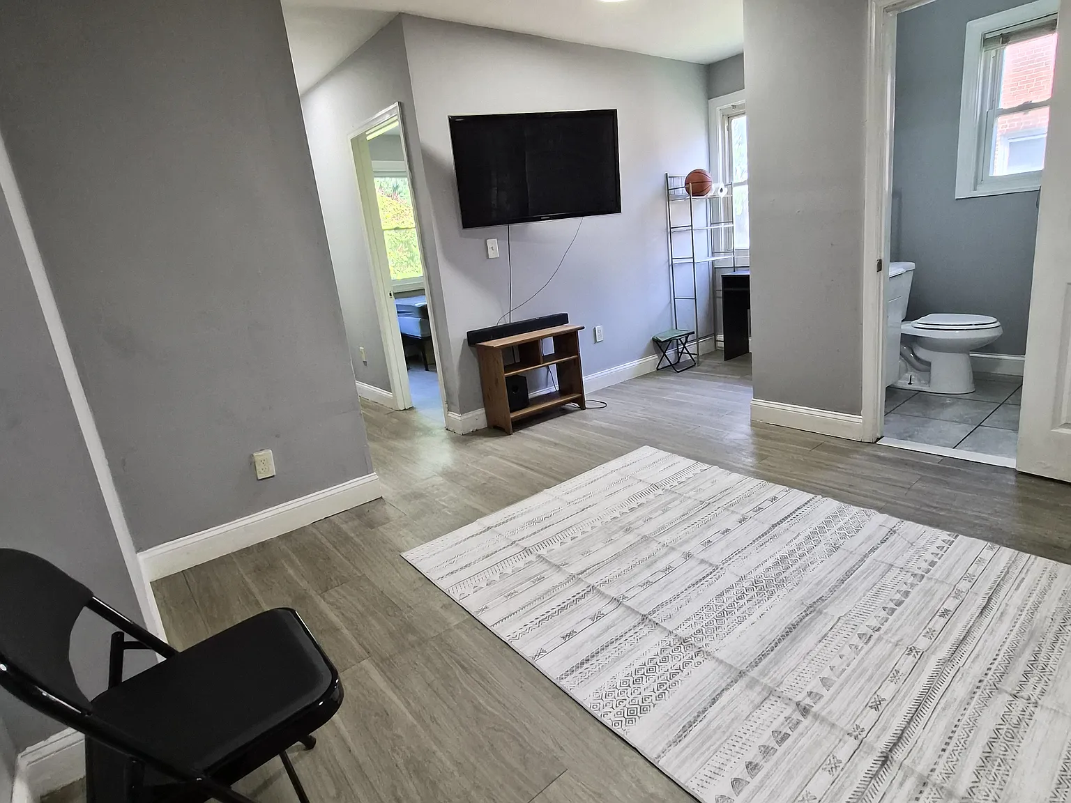 3 bed, 850 sqft, $800 — Photo 2