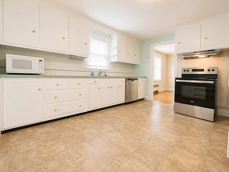 67 Waverley St #67 — Photo 3