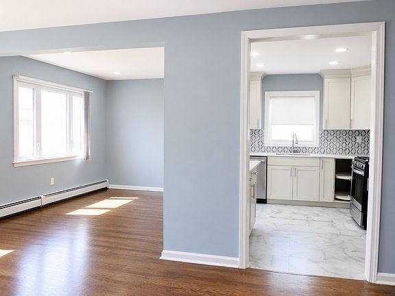 3rd image of 1262 E 12th Ave Floor 1