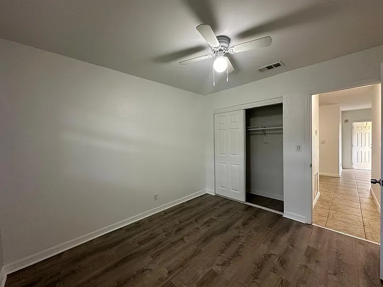 2640 NE 8th Ave — Photo 20