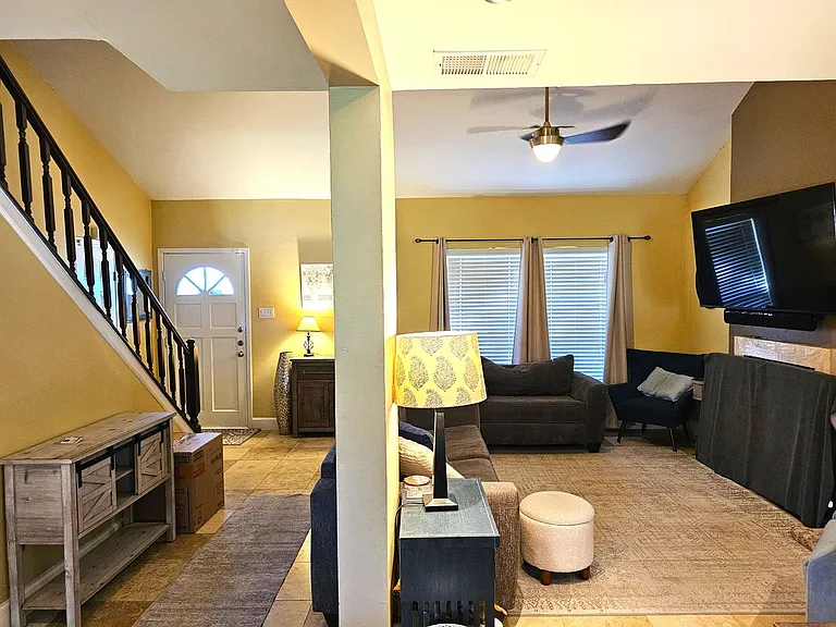 3926 White Oak Ct — Photo 3
