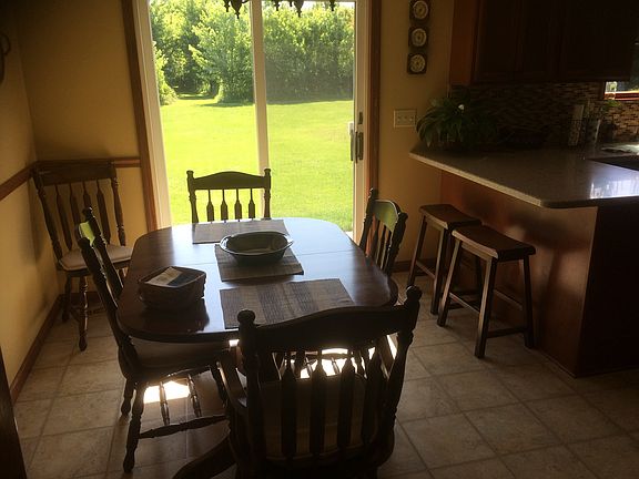 dining with morning view