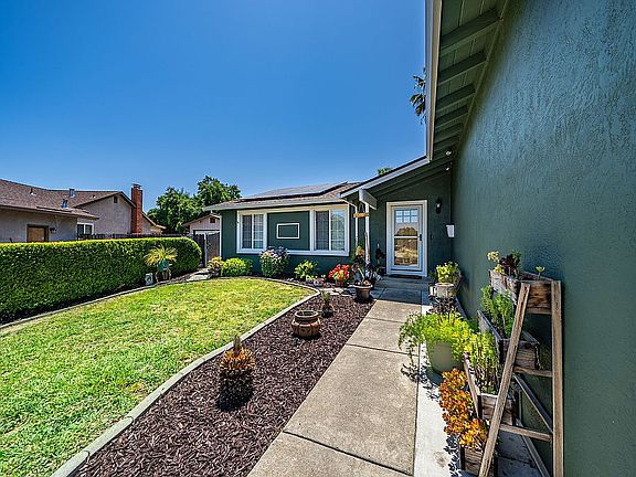 5th image of 2941 Carmona Way