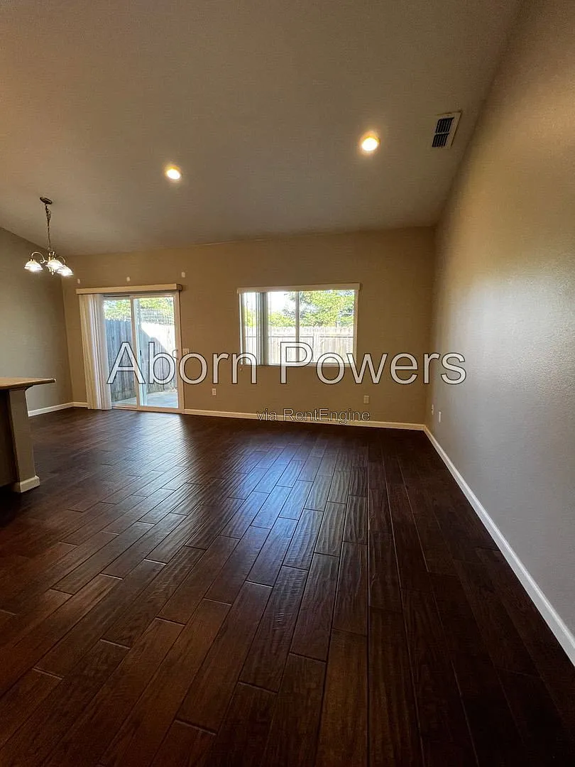2 bed, 2.0 bath, 967 sqft, $2,150 — Photo 2