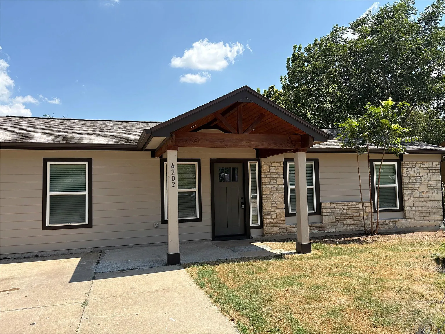3 bed, 2.0 bath, 1364 sqft, $2,500 — Photo 3