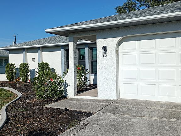 2nd image of 316 SE Santa Barbara Pl
