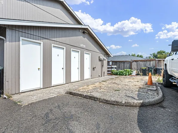 1194 R St, Springfield, OR 97477