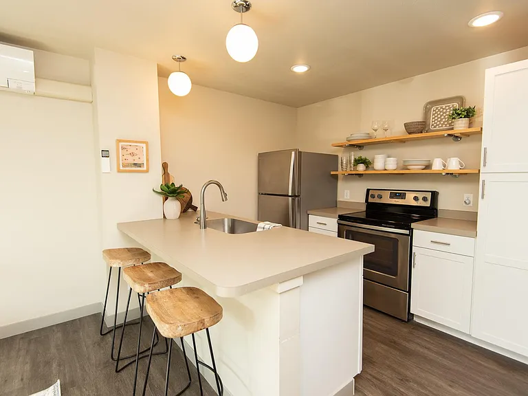 638 S Main Ave — Photo 5