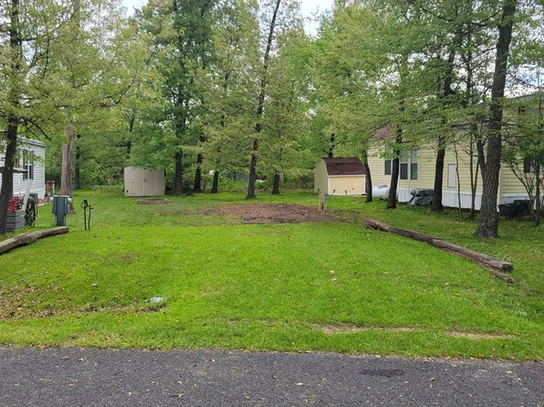 20/25 Woodhaven Dr E, Sublette, IL 61367