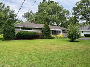 10490 Briar Hill Dr, Kirtland, OH