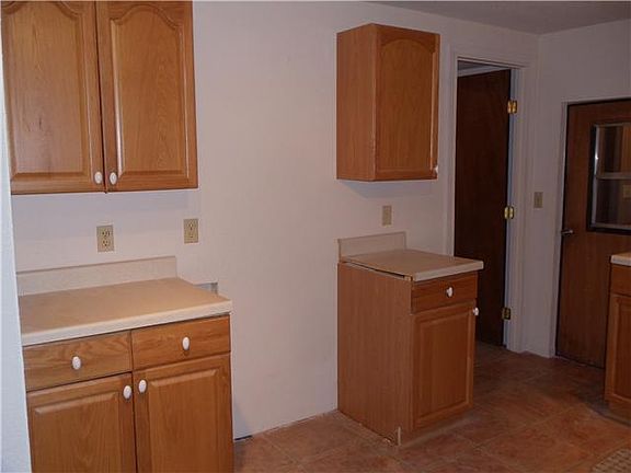 5th image of 382 Plum St