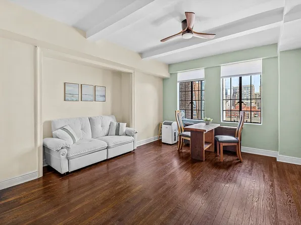320 E 42nd St APT 2403, New York, NY 10017