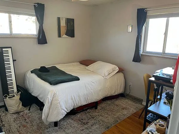 5 bed, 2400 sqft, $650 — Photo 2