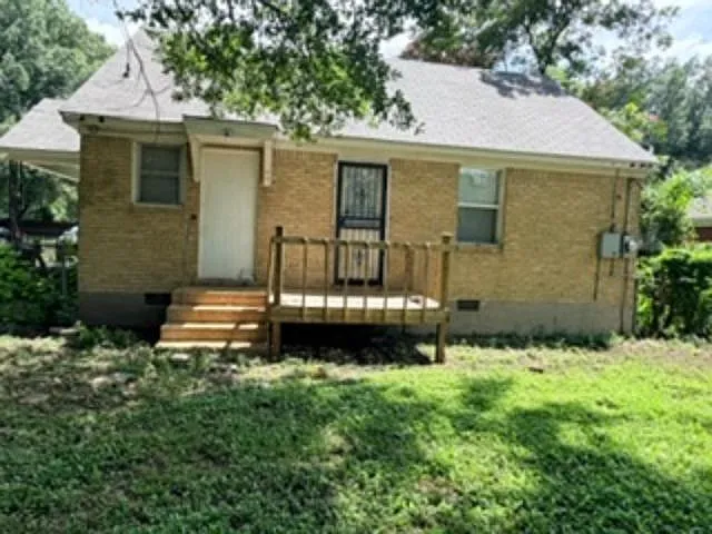 2 bed, 1.0 bath, 916 sqft, $950 — Photo 2