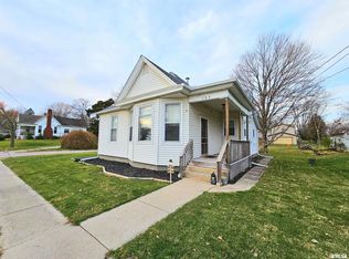 105 W Jackson St, Athens, IL 62613