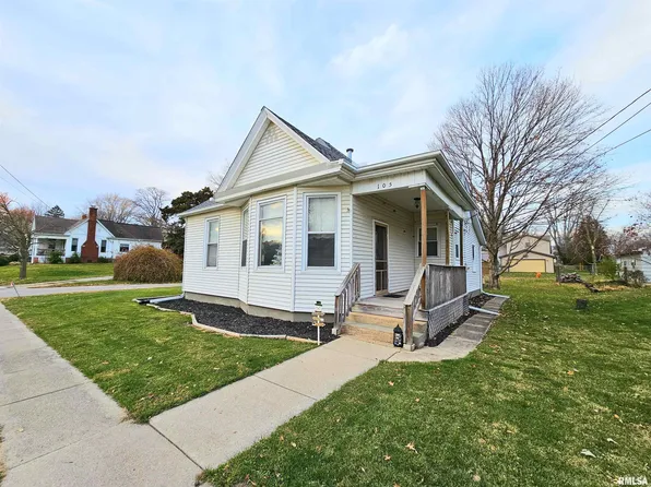 105 W Jackson St, Athens, IL 62613