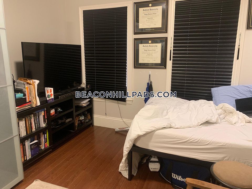 2nd image of 98 Myrtle St #U01