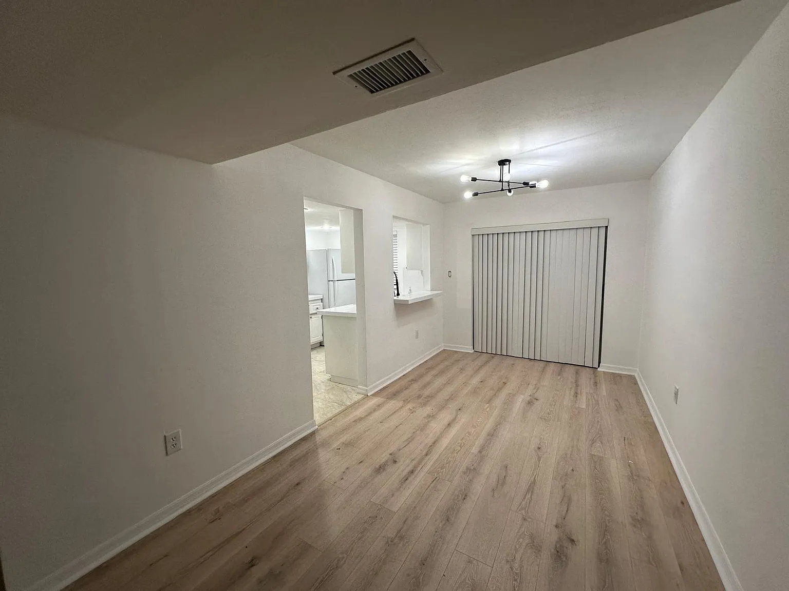 2 bed, 1047 sqft, $1,695 — Photo 2