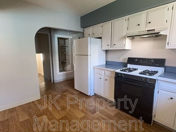 4th image of 816 2nd Ave SW