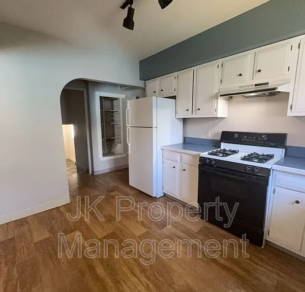 816 2nd Ave SW — Photo 4