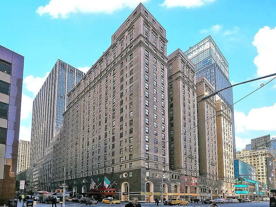 1st image of 150 W 51st St APT 1202