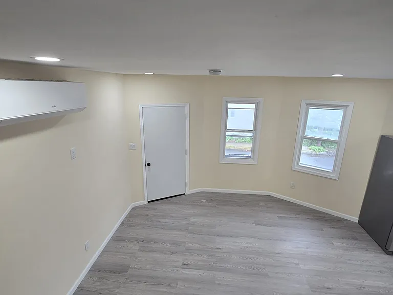 338 E Main St — Photo 22