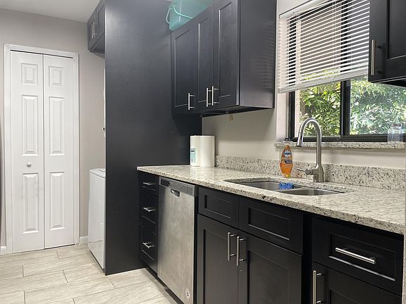 4th image of 519 Bristol Dr #1