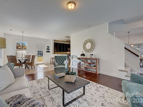 4th image of 248 Oakbourne Ln