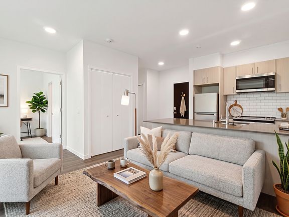 2nd image of 514 Federal Ave E #203