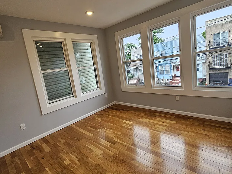15 Grant Ave #1 — Photo 5