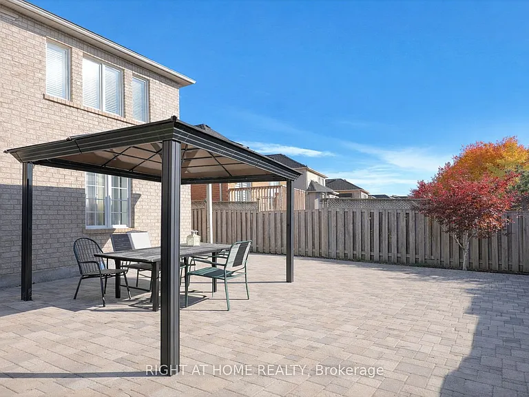 169 Dooley Cres — Photo 8
