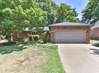 2952 S Brentmoor Ave, Springfield, MO 65804