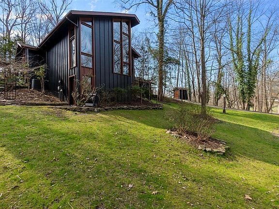 3rd image of 1514 Sylvan Ln