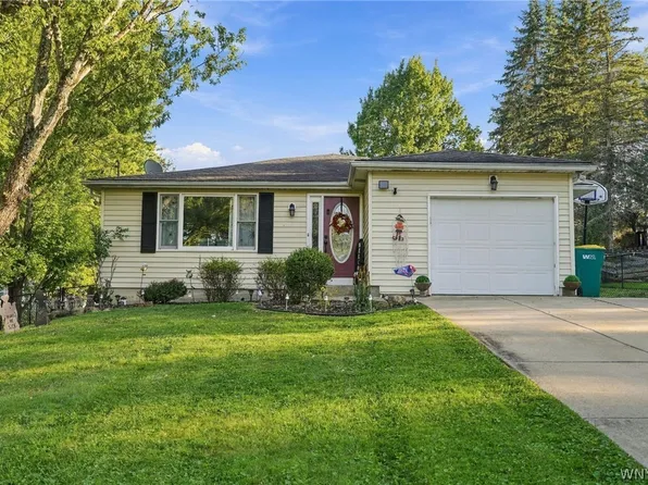 21 Fairlawn Ct, East Aurora, NY 14052