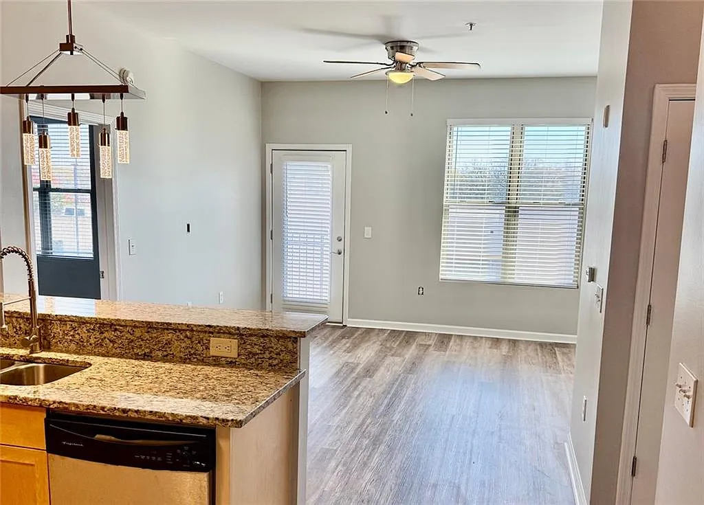 2 bed, 2.0 bath, $1,900 — Photo 2