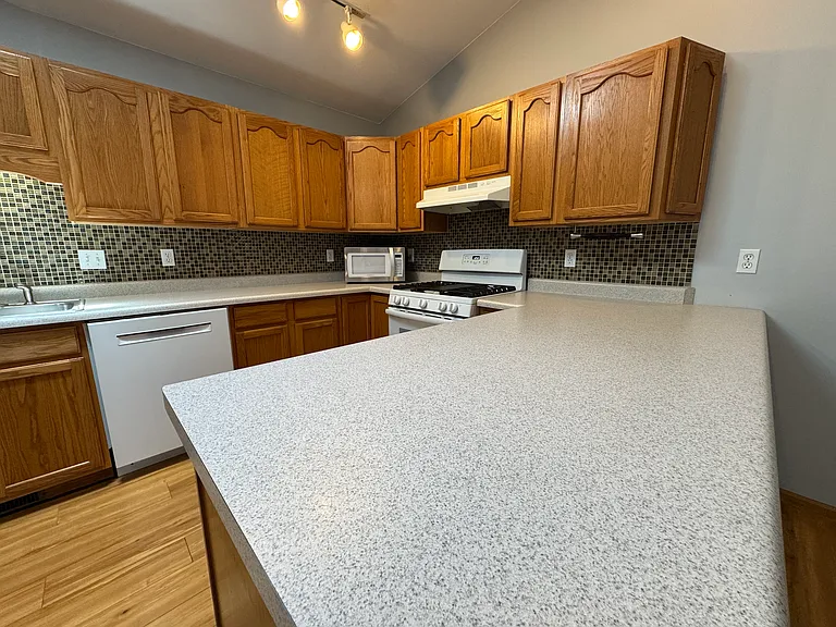 326 Brown Ct — Photo 11