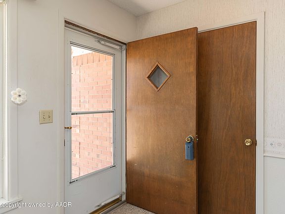4th image of 7119 Vinewood St