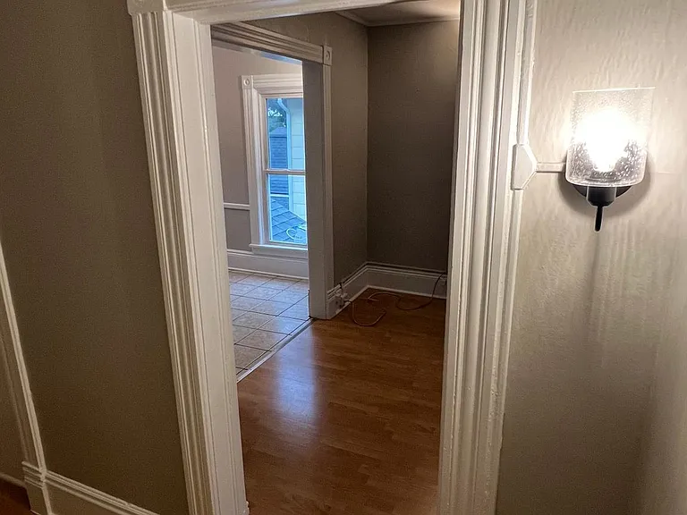 613 Hawthorne St NE — Photo 8