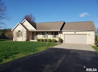 1117 Heritage Dr, Jacksonville, IL 62650