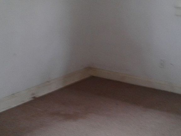4th image of 409 Moir St