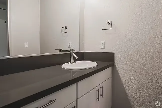 2 bed, 850 sqft, $900 — Photo 2