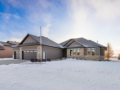 776 Riverbend Rd, Oxbow, ND, 58047