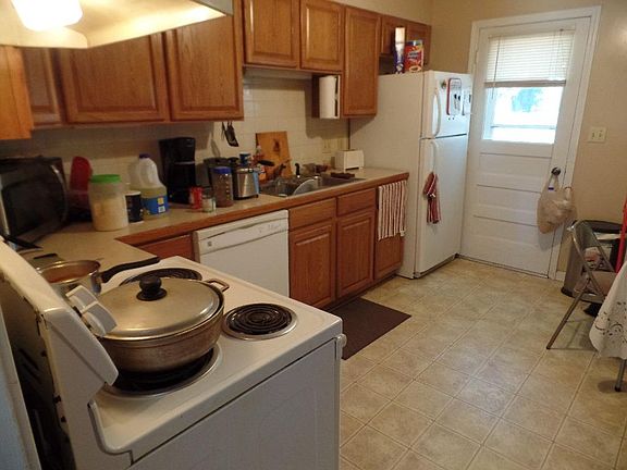 2nd image of 916 Cleary Ave