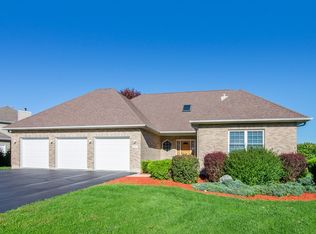 3013 Raccoon Cv, Island Lake, IL 60042