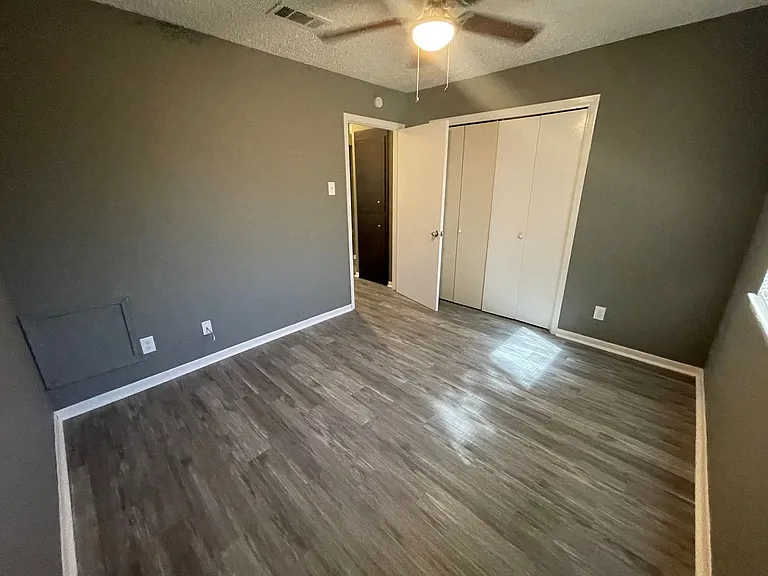 1102 S Harley Dr — Photo 10