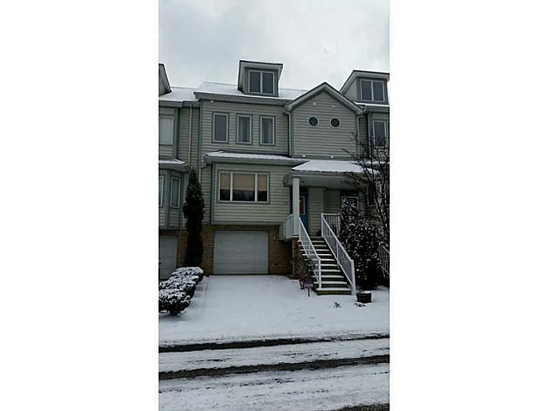 111 Saint Charles Ct photo 1