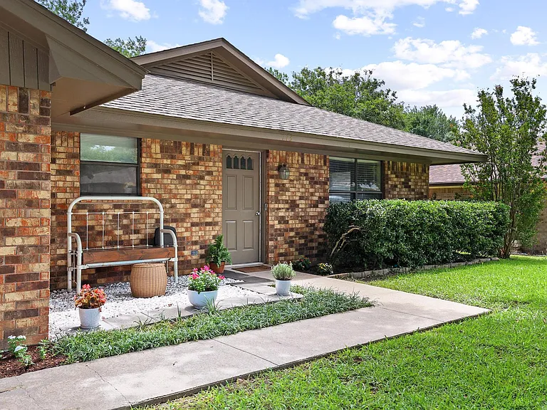 713 Patricia Dr — Photo 22