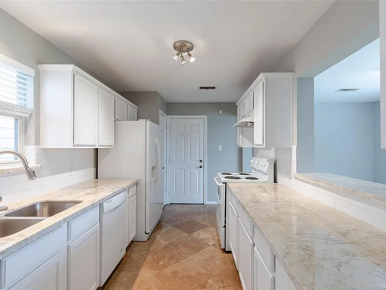 1118 Wilson St — Photo 7