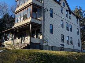 22 Sunrise Ave, New Britain, CT